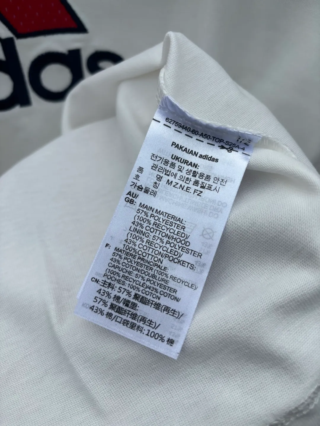 Top version 📝𝟬𝟱𝟰𝟰𝟴#Exclusive real shot/difference between various stolen pictures and online picture versions on the market [𝗮𝗱𝗶𝗱𝗮𝘀 𝗕𝗔𝗗𝗚𝗘 𝗢𝗙 𝗦𝗣𝗢𝗥𝗧 Brand 𝗹𝗼𝗴𝗼 Letter Round Neck Breathable Striped Raglan Short Sleeve 𝗧 Shirt ❤️Same Style for Men and Women】Precision embroidery of Adidas logo on the chest, ironing on the inside, no tying, restoring the original version❤️ ✅Full set of 1:1 customized accessories ➕Customized three-label ➕𝗬𝘂𝗮𝗻 version hangtag ➕𝗹𝗼𝗴𝗼 packaging bag🔥 ➕Scan the QR code of the hangtag to enter the official website. ✅Top version, ins Xiaohongshu has many bloggers wearing it. Adidas’ absolute Hot Sale star Same Style details are online, feel free to compare! Classic embroidery on the chest, fixed color and classic three-bar stripes, Classic will never go out of style! Versatile is not picky, the original model is perfect for the upper body, so buy it with your eyes closed! "Self-view of quality control with real photos of store owner's details" What you see is what you get # Full text real photos 📷 Never save a penny of cost! ! ! ⭕The high version of the best products🐮is different from the junk products in the market🗯️The same picture but different prices means different versions. ❌Don’t be fooled by the same copywriters and pirated pictures from outside that mix and distribute high-luxury pictures at low prices. After comparing the quality, you will know where the gap is. Don’t lie. I don’t guarantee that my products are the cheapest, but I definitely guarantee that they are worth every penny of your hard-earned money! ‼ ️We don’t slash prices or lower prices, we supply products with heart and only make high-end versions!!! Breasts Jimei must see the details of my home clearly, the pictures of my home are all taken by the owner himself❤️ Color: White Sizes: S-XL